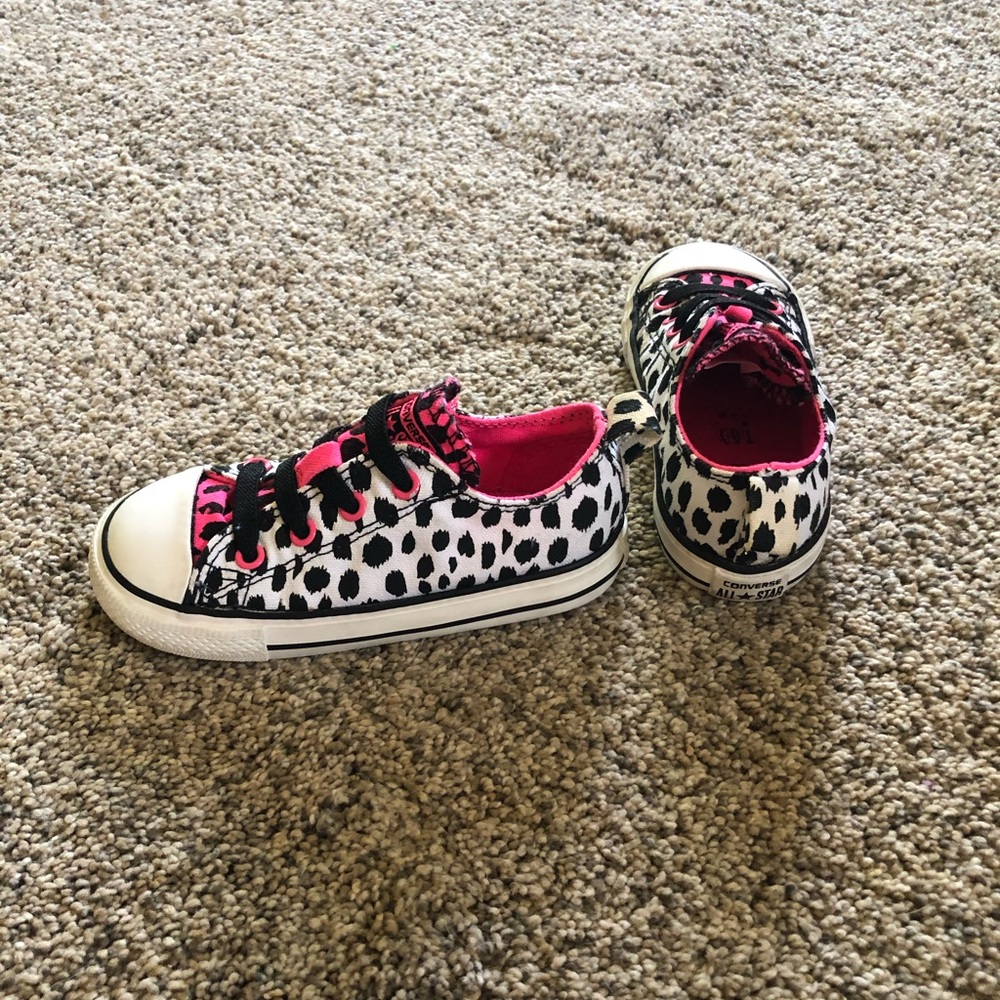 Toddler size 8 Converse